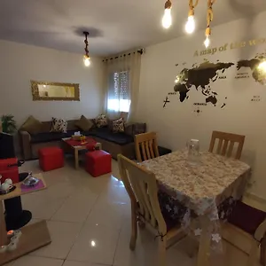  شقة Beautiful Ground-floor With Portable Air Conditioning, Parking, And Free Wi-fi